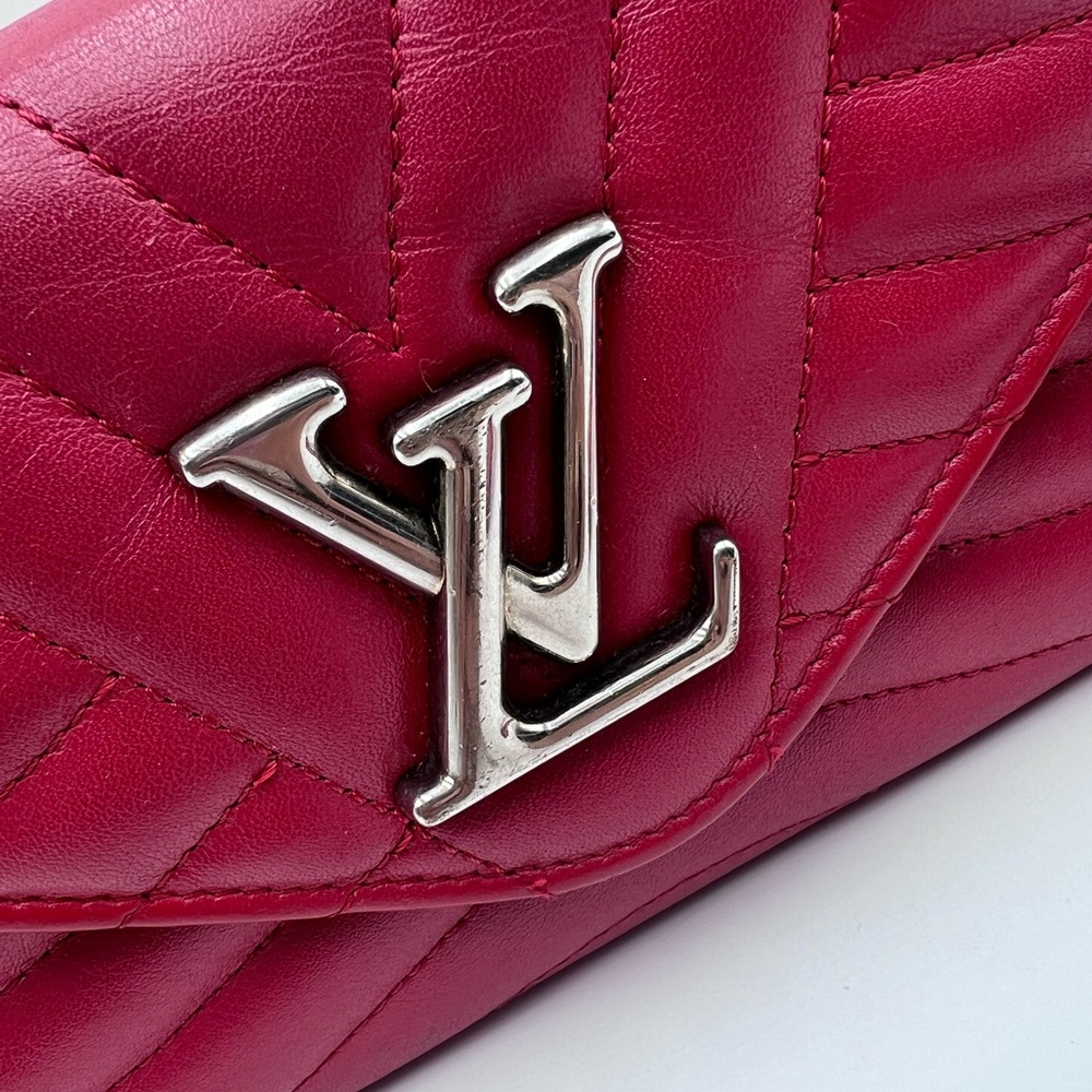 LOUIS VUITTON New Wave Long Wallet/Wristlet
Quilted Leather Rouge - Picture 4 of 16